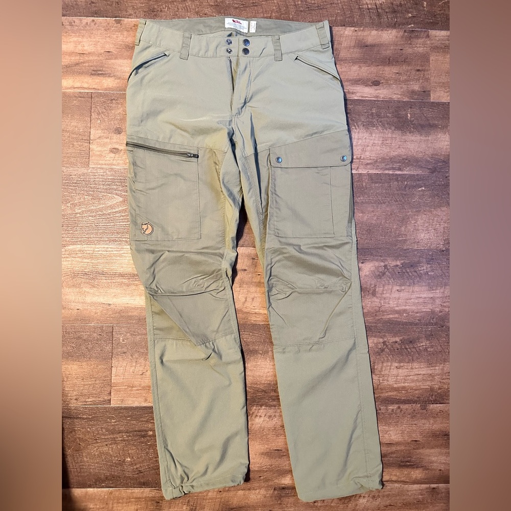 Mens Fjall Raven pants. Like new. Never worn. Size 31.